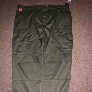 Army green cargo pants size 40 NWT!!